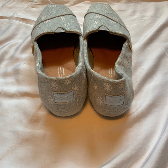 Toms Snowflake Shoes - Picture 3 of 3